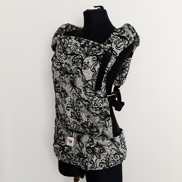Freely Frow Baby carrier. Marie Antoinette Monochrome.